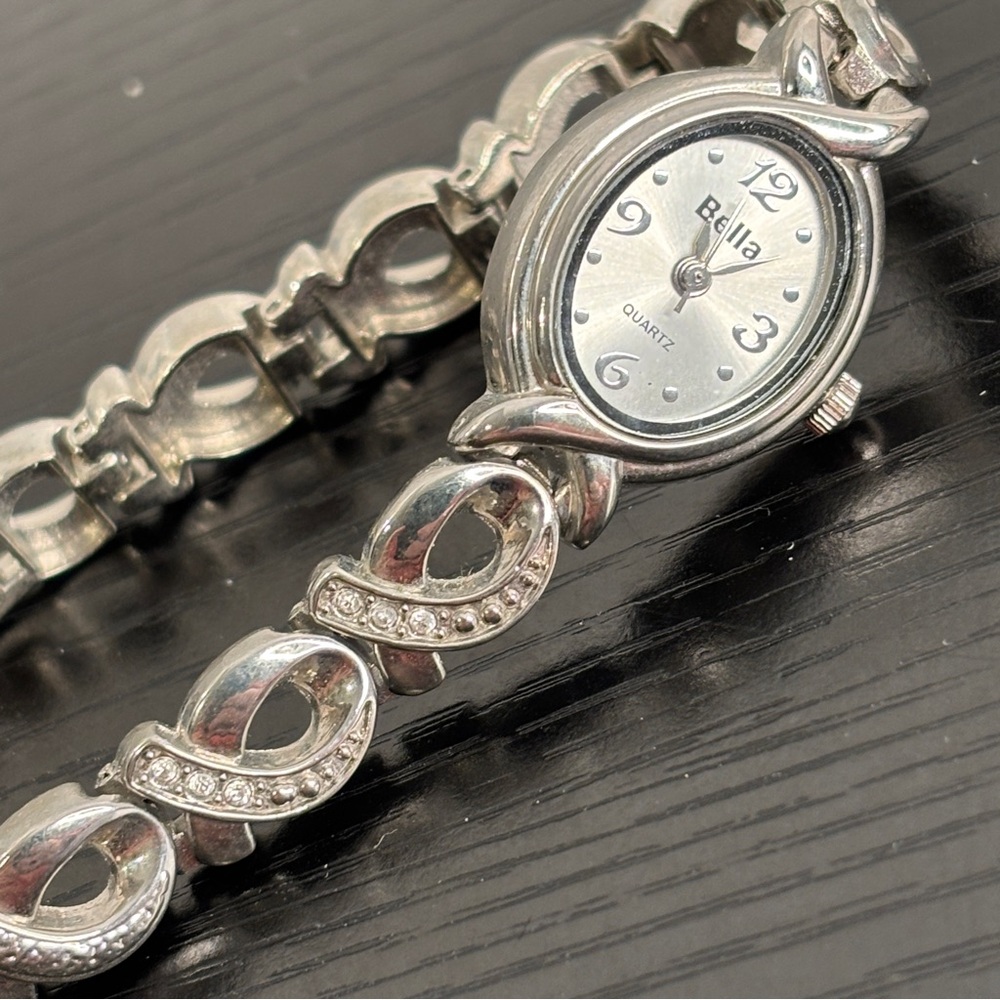 Women’s Bella Quartz watch with crystal embellished band w/🎗️ribbon shaped links